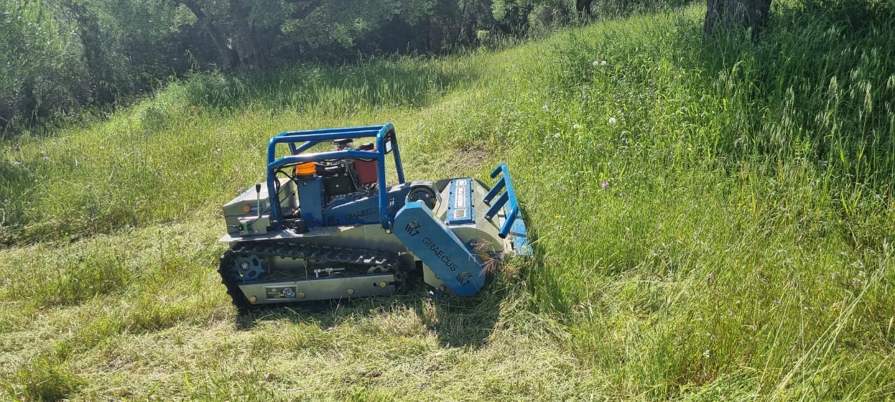 Remote-controlled mulching machine